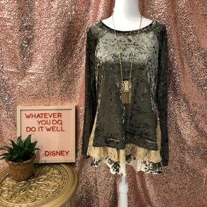 NWOT Mystree olive velvet top sz Medium
